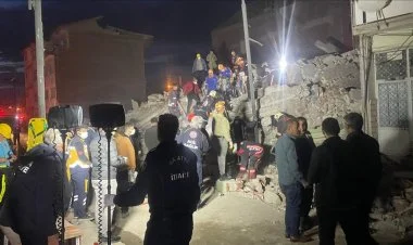 Türkiyədə üçmərtəbəli bina çökdü, ölən var