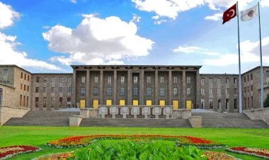 TBMM-də yeni yerlərin BÖLGÜsü