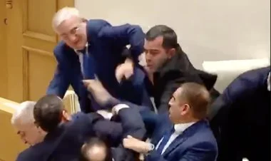 Gürcüstan parlamentində dava düşdü