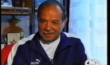 Üzümü soyuq su ilə, maşınların yan şüşələrində təmizləyirdim