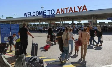 Rusiyadan Türkiyəyə gələn turistlərin sayı azalıb
