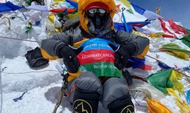 İlk azərbaycanlı qadın Everesti fəth edib