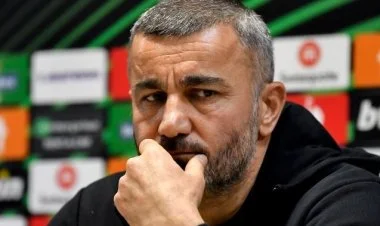 Ədalətli Oyunlar Komitəsi Qurban Qurbanovu mükafatlandırıb