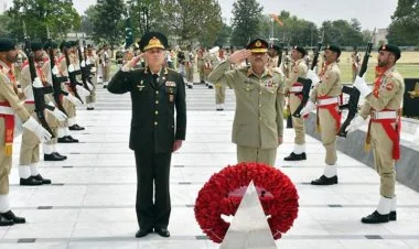 Kərim Vəliyev Pakistanın komandanı ilə görüşdü