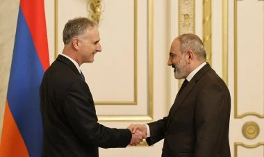 ABŞ rəsmisi Luis Bono Bakıdan İrəvana gedib