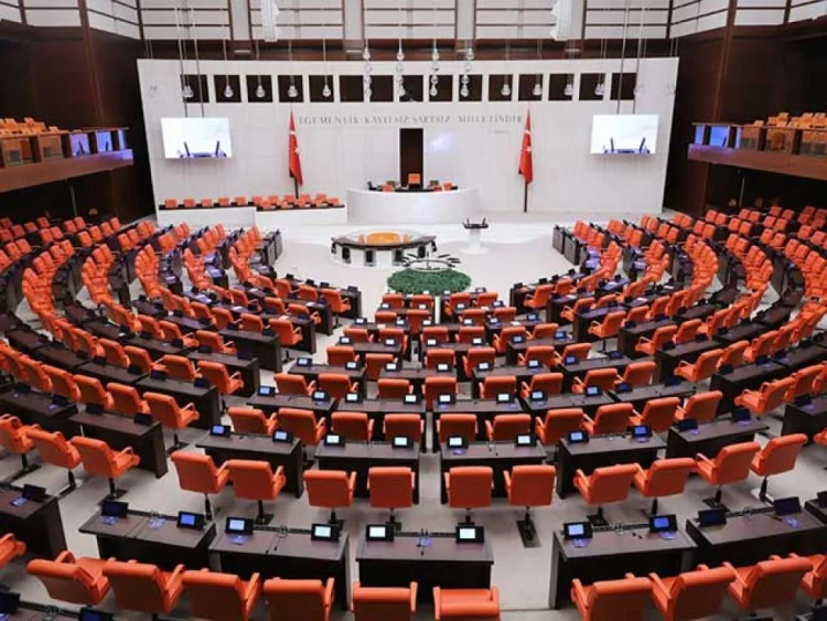 Türkiyə parlamentinə yeni sədr seçilir
