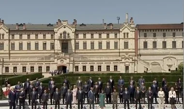 Avropa Siyasi Birliyinin 2-ci sammit iştrakçılarının fotosu