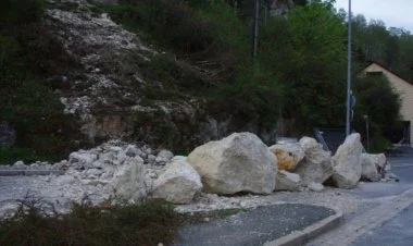 Çində qaya uçqunu 19 nəfərin ölümünə səbəb olub