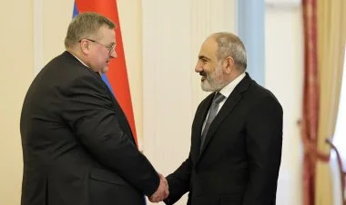 Paşinyan və Overçuk yolların açılmasını müzakirə ediblər