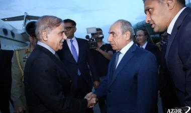 Pakistanın baş naziri Şahbaz Şərif Azərbaycana səfərə gəlib