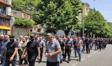 Çiaturada gürcü mədənçilərin tətili davam edir