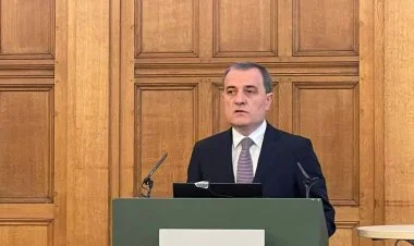 Ceyhun Bayramov Londonda konfransda iştirak edib