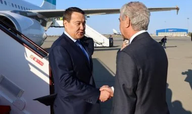 Qazaxıstanın Baş naziri Əlixan Smailov Bakıya gəlib