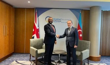 Bayramov britaniyalı həmkarı Ceyms Kleverli ilə görüşüb