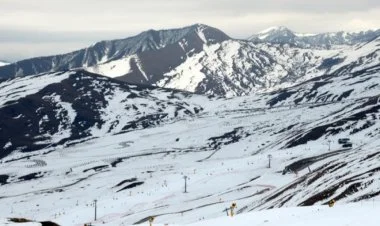 Şahdağda qar yağıb