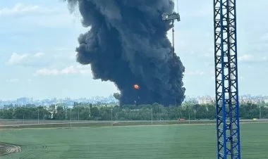 Voronejdə neft zavodu yanır