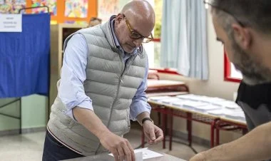 Yunanıstanda növbədənkənar parlament seçkiləri keçirilir