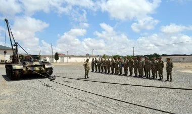 Zirehli tank xidməti rəisləri ilə toplantı keçirilib