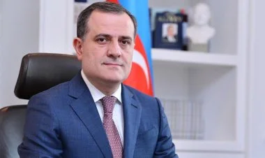 XİN başçısı Gürcüstana rəsmi səfərə yola düşüb