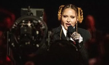 Madonna xəstəxanaya yerləşdirildi