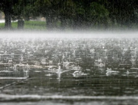 Sabah bəzi yerlərdə qısamüddətli leysan gözlənilir