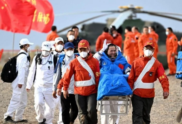 Çin kosmonavtları altı aydan sonra Yerə qayıdıblar