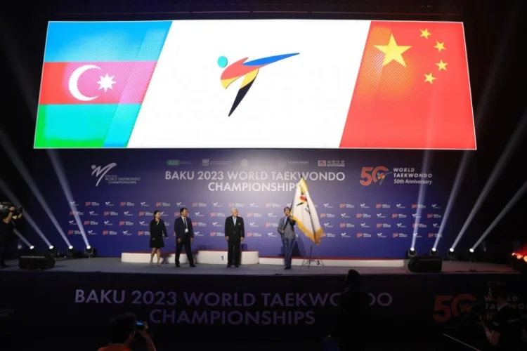 Taekvondo üzrə dünya çempionatının keçici bayrağı Çinə keçdi