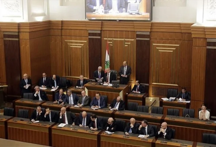 Livan parlamenti 12-ci dəfədir dövlət başçısını seçə bilmir