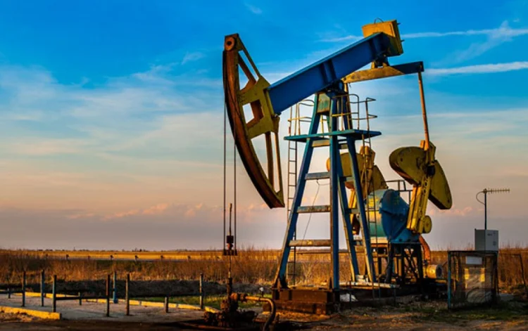 Azərbaycan neftinin qiyməti azalmaqda davam edir