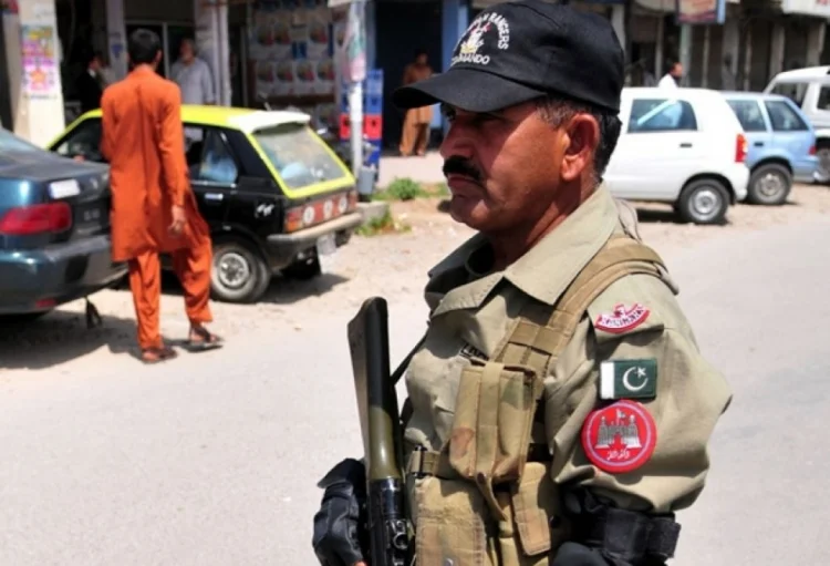 Pakistanda yaşayış binasına hücum zamanı 9 nəfər ölüb