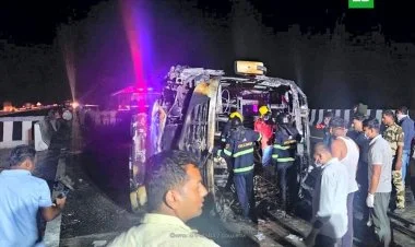 Hindistanda avtobusun yanması nəticəsində 25 nəfər öldü
