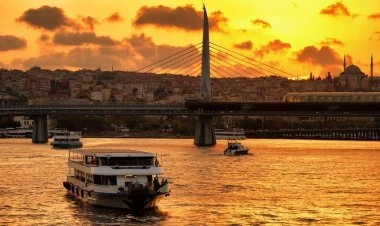 Türkiyə gəmilərin boğazlardan keçməsi üçün rüsumları artırır