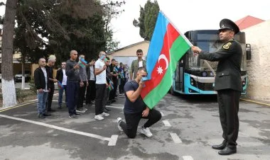 Çağırışçılar hərbi xidmətə yola salınır FOTO