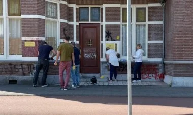 Haaqada Belarus səfirliyinə hücum olub