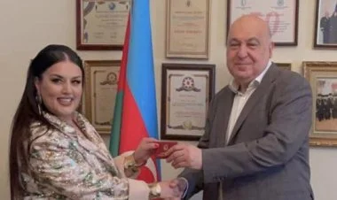 Elza Seyidcahan Yazıçılar Birliyinə üzv oldu FOTO