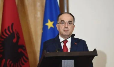Albaniya Prezidenti Bakıdadır FOTO