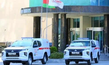 Yaponiya Azərbaycana təcili yardım maşınları verdi