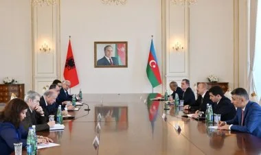 Prezidentlərin geniş tərkibdə görüşü başlayıb