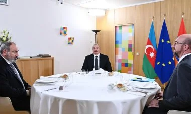 Bakı susmağı bacarır...