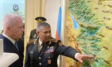Azərbaycanın müdafiə naziri israilli həmkarı ilə görüşüb