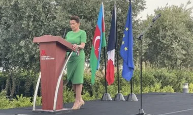 Bakıda demarş çalarlı Fransa bayramı