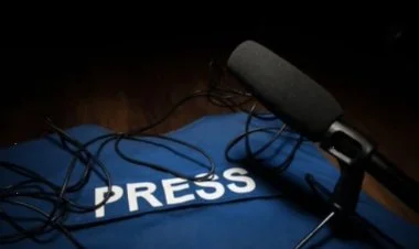 Mətbuat günü: İqtisadi kollaps, media ağırlaşdı