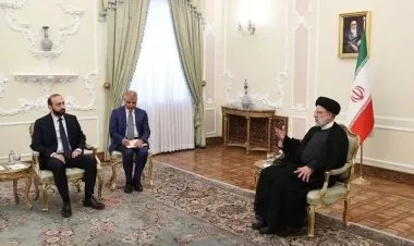 İran Prezidenti Ararat Mirzoyanı təmtəraqla qəbul edib