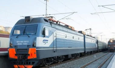 Teplovoz maşınla toqquşdu