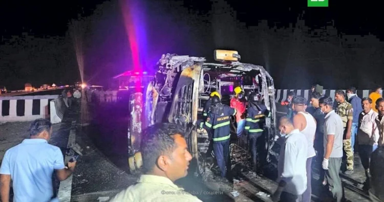 Hindistanda avtobusun yanması nəticəsində 25 nəfər öldü
