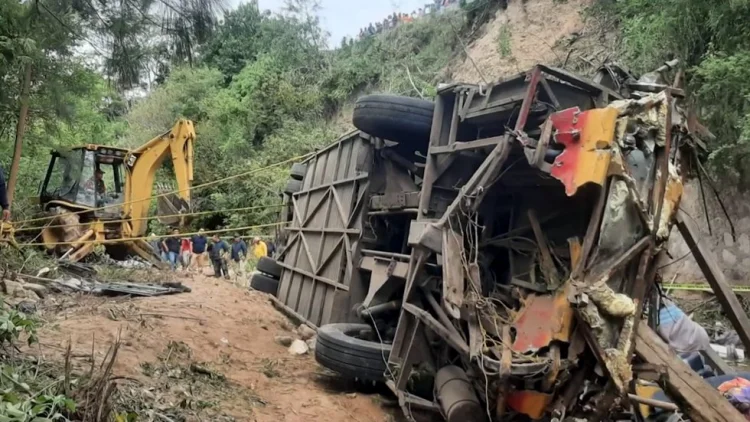 Meksikada avtobus qəzasında 29 nəfər ölüb