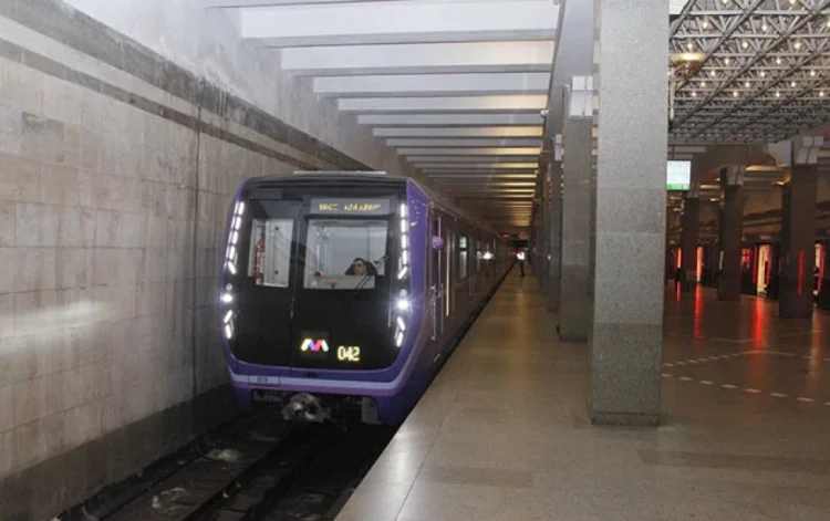 Bakı metrosunun “20 Yanvar” stansiyasını tüstü bürüyüb