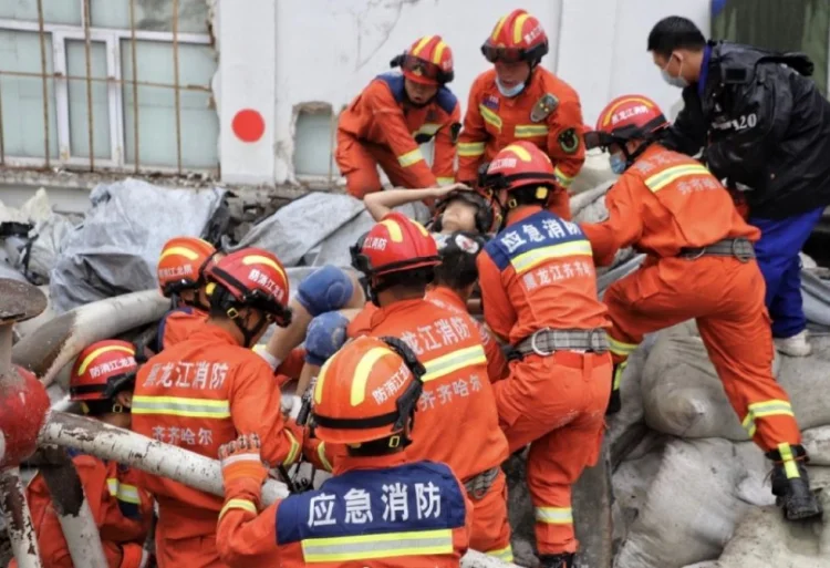 Çində idman zalının damının uçması nəticəsində 11 nəfər ölüb