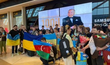 Daha bir qrup ukraynalı uşaq Azərbaycana gətirildi