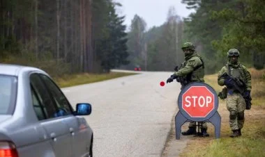 Latviya Belarusla sərhədə əlavə qoşun toplayır